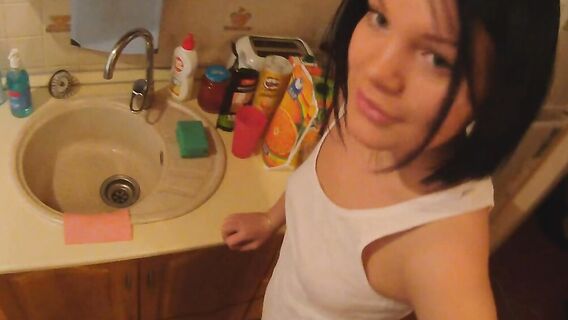 Рассчитался с русской девушкой за помощь массажем и сексом