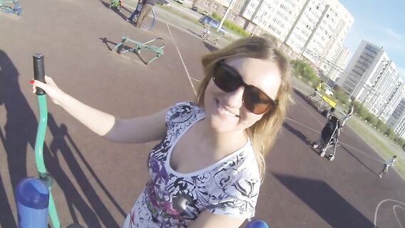 Трахнул русскую девушку в тренажерке и она проглотила сперму