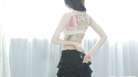 Секс брюнетки с массажистом с оральными ласками в позе 69