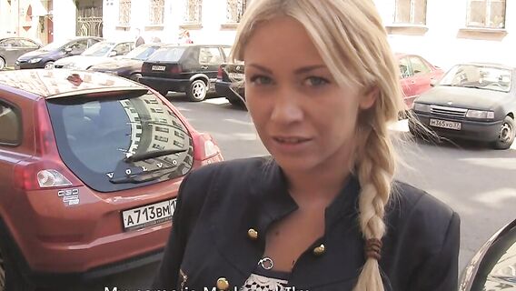 Студентка блондиночка дает себя трахнуть на кастинге