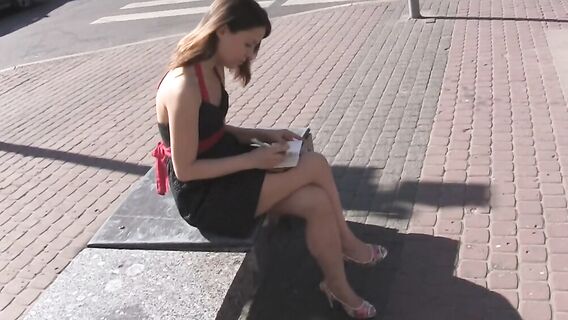 Кастинг молодой шатенки закончился сексом с агентом