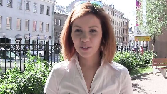 Русскую рыжую телку ебет на кастинге зрелый агент