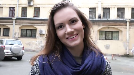 Русская юная брюнетка показала класс на порно кастинге