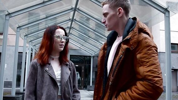 Русский пикапер снял очкастую рыжую девочку и трахнул ее