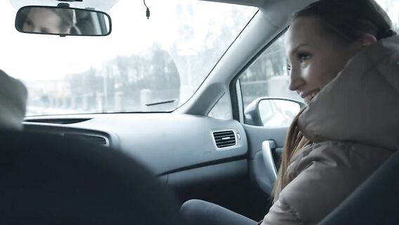 Молоденькая девочка студентка глотает сперму после секса